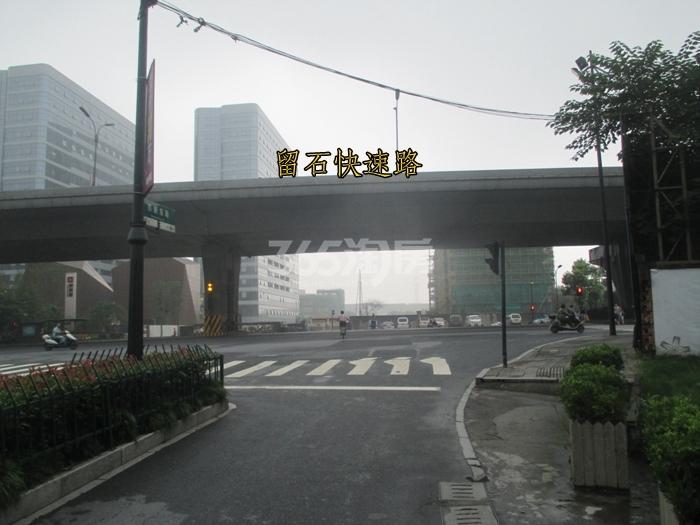 2015年7月新天地G193广场项目周边留石快速路