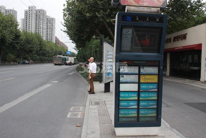 2015年9月大悦城中粮天悦项目周边公交站