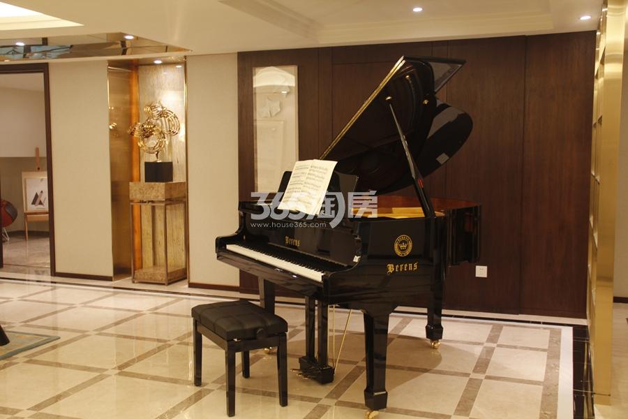 滨江江南之星F1户型138方样板房——钢琴