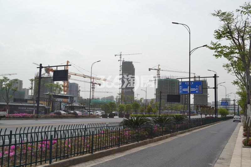 长龙领航城建设四路实景图 2017年5月摄