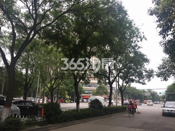 城投时代周边配套实景（摄于2017.6.12）