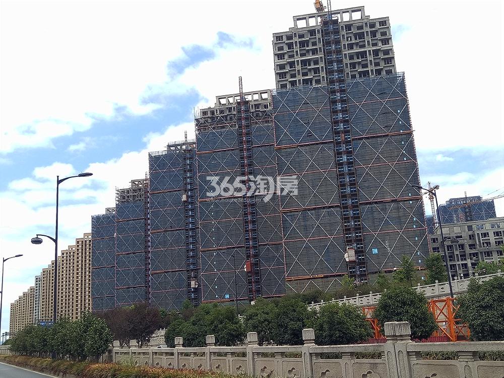 2017年8月下旬上实海上海一期高层侧拍实景